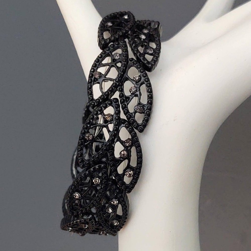 Black metal stretch bracelet w/crystal accents